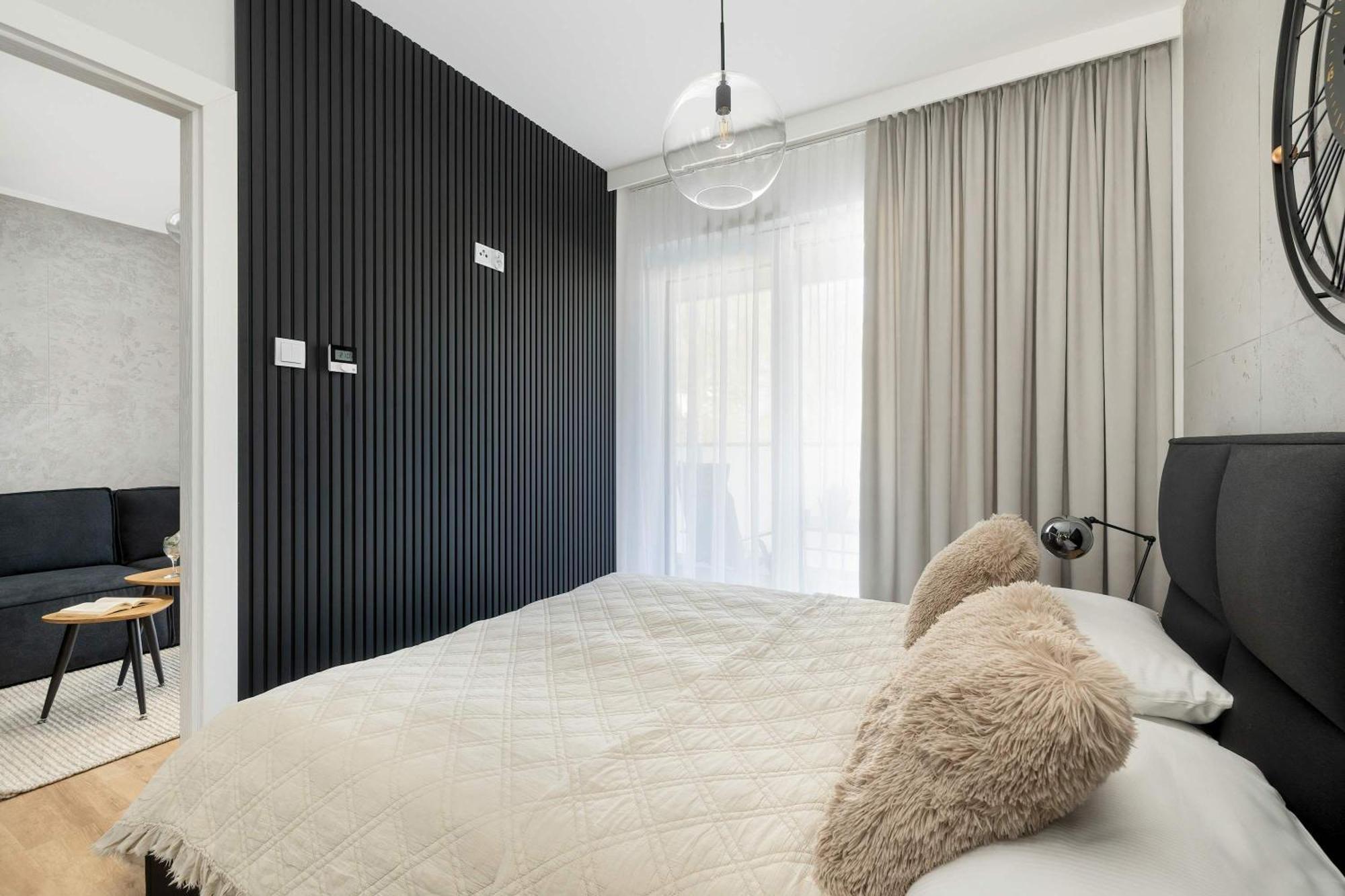 Elegant With Parking In By Renters Prestige Apartment *