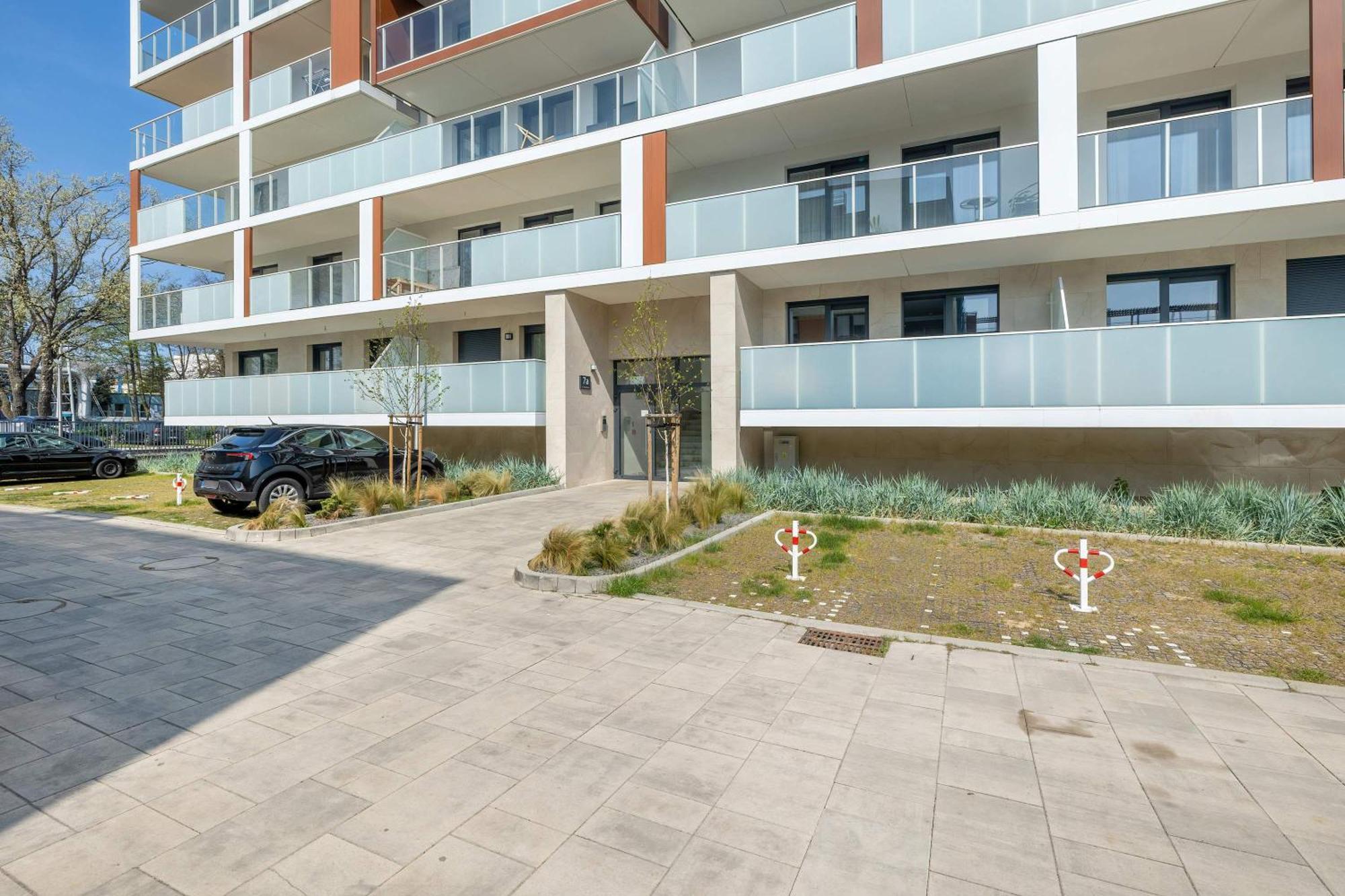 Apartment Elegant With Parking In By Renters Prestige *