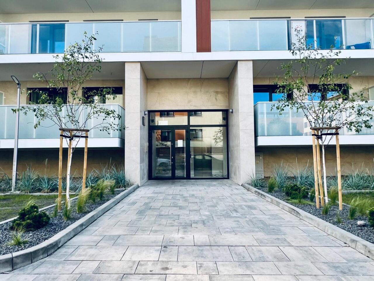 Apartment Elegant With Parking In By Renters Prestige